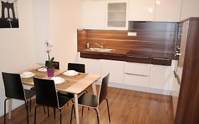 Riverside Apartman With Free Parking